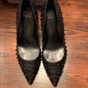 Truth or dare by madonna studded pump 8.5 black